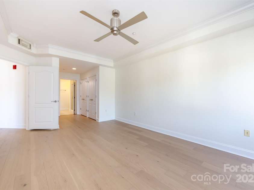 415 Church Street, Charlotte, NC 28202.  MLS# CAR4315165, YatesRealty ID 33278. 