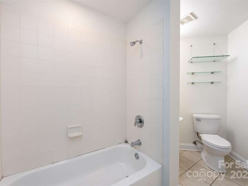 415 Church Street, Charlotte, NC 28202.  MLS# CAR4315165, YatesRealty ID 33278. 