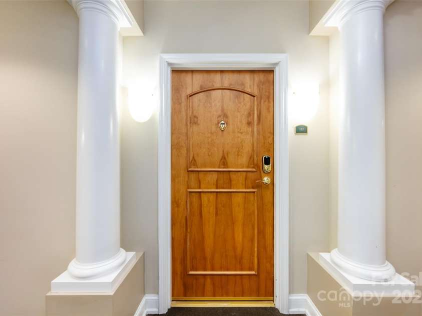 415 Church Street, Charlotte, NC 28202.  MLS# CAR4315165, YatesRealty ID 33278. 