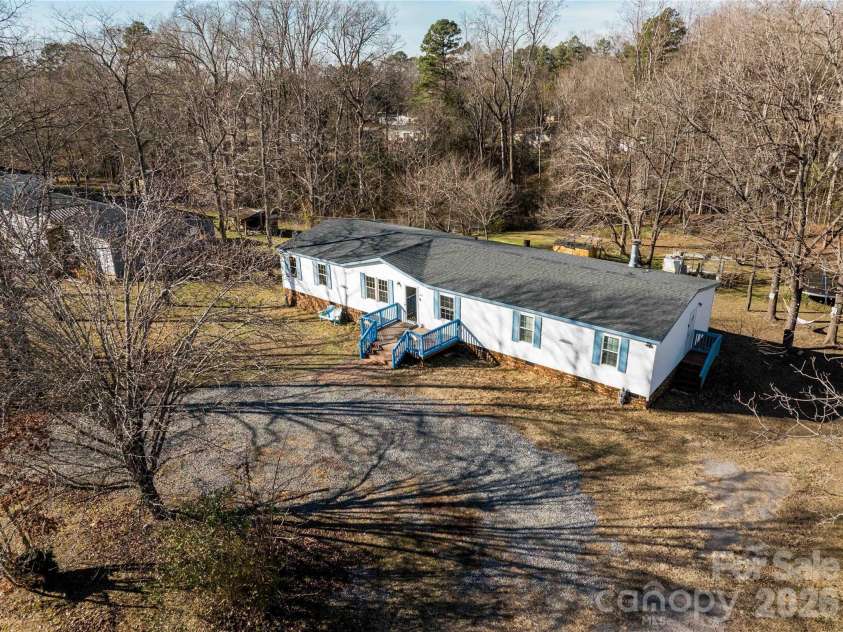 675 Hares Way Way, Lincolnton, NC 28092.  MLS# CAR4330640, YatesRealty ID 3328. 