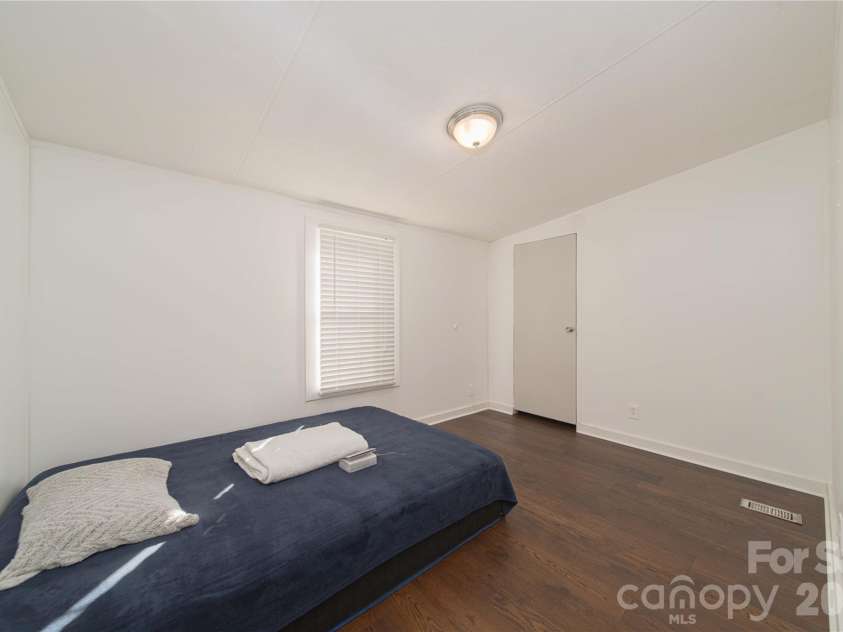 675 Hares Way Way, Lincolnton, NC 28092.  MLS# CAR4330640, YatesRealty ID 3328. 