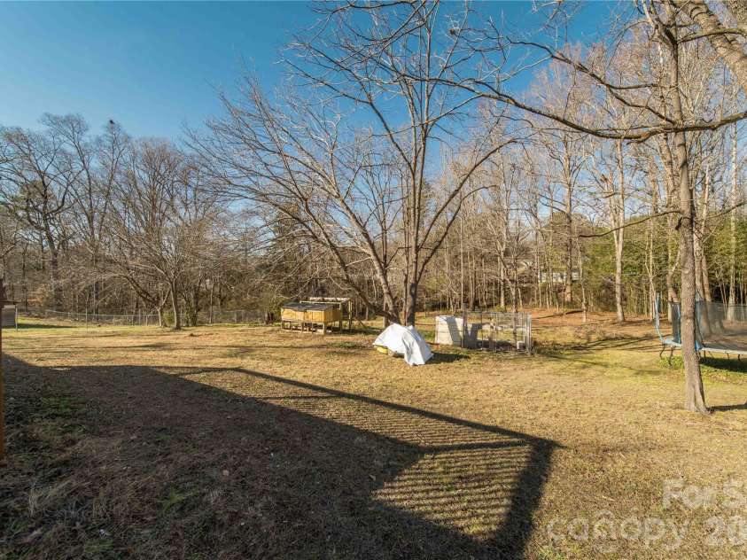 675 Hares Way Way, Lincolnton, NC 28092.  MLS# CAR4330640, YatesRealty ID 3328. 