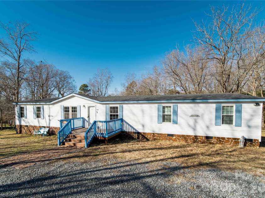 675 Hares Way Way, Lincolnton, NC 28092.  MLS# CAR4330640, YatesRealty ID 3328. 