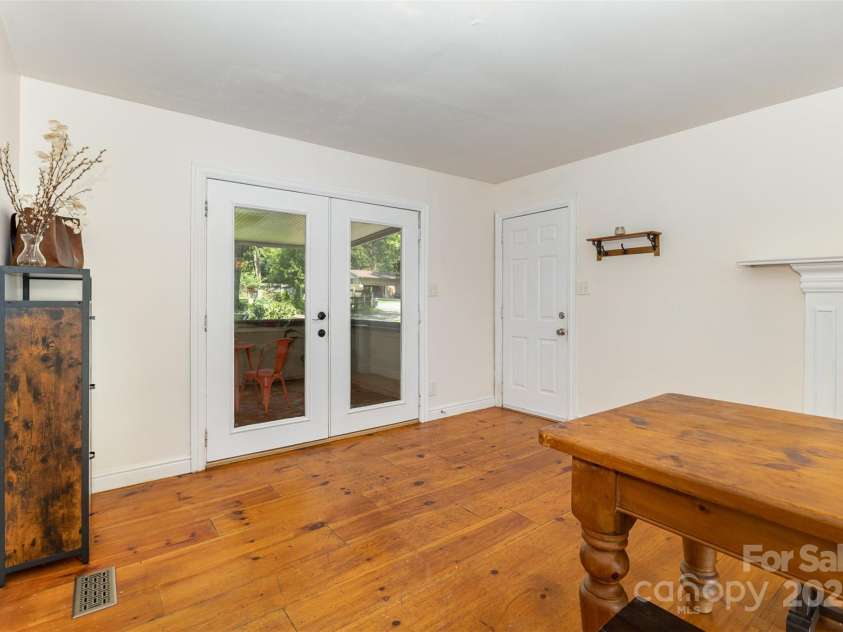 7015 Lavern Street, Charlotte, NC 28215.  MLS# CAR4260772, YatesRealty ID 33280. 