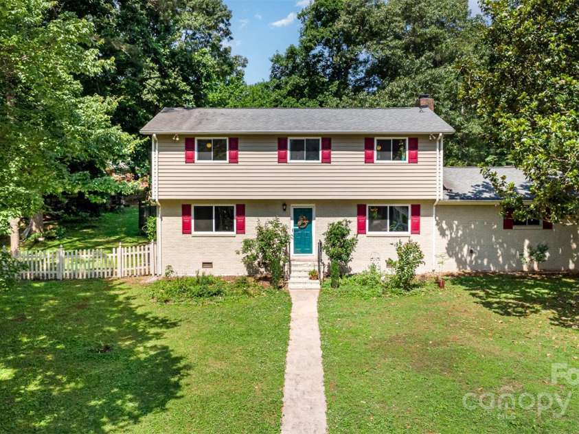 7015 Lavern Street, Charlotte, NC 28215.  MLS# CAR4260772, YatesRealty ID 33280. 