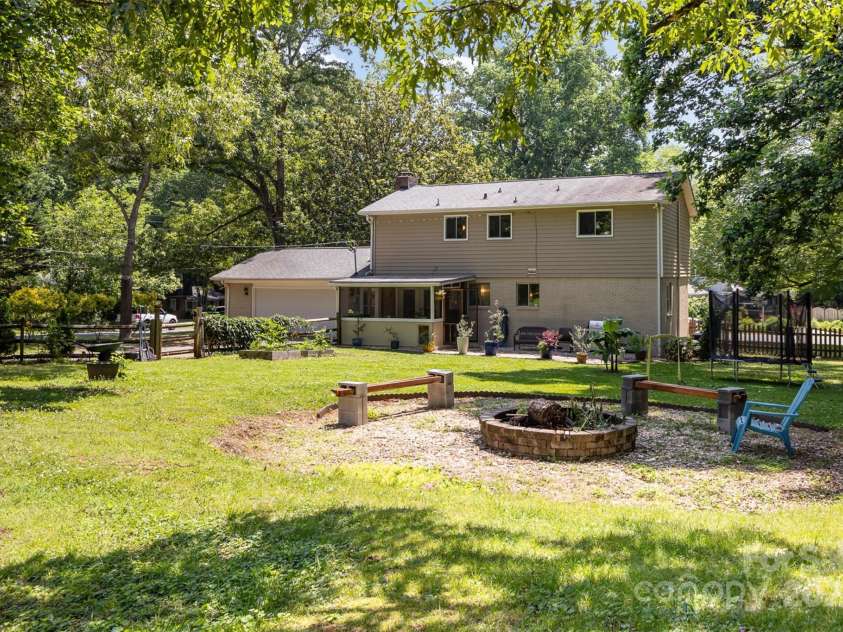 7015 Lavern Street, Charlotte, NC 28215.  MLS# CAR4260772, YatesRealty ID 33280. 