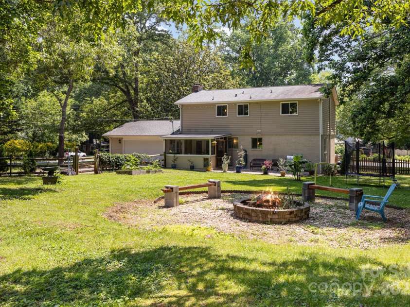 7015 Lavern Street, Charlotte, NC 28215.  MLS# CAR4260772, YatesRealty ID 33280. 