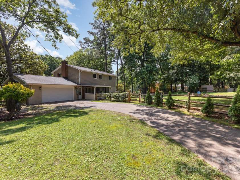 7015 Lavern Street, Charlotte, NC 28215.  MLS# CAR4260772, YatesRealty ID 33280. 