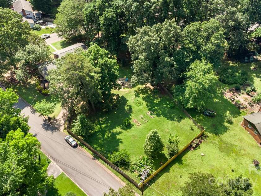 7015 Lavern Street, Charlotte, NC 28215.  MLS# CAR4260772, YatesRealty ID 33280. 