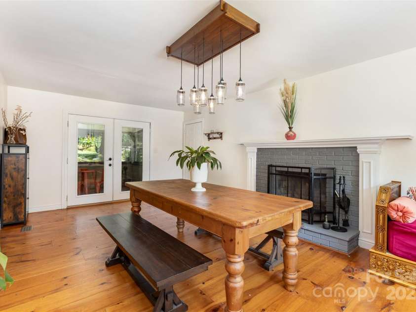 7015 Lavern Street, Charlotte, NC 28215.  MLS# CAR4260772, YatesRealty ID 33280. Dining Room