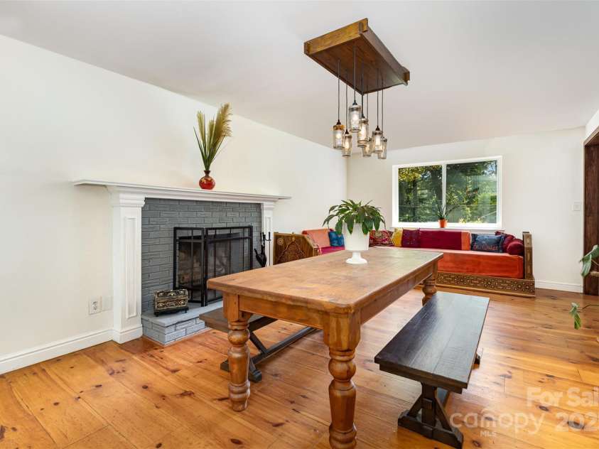 7015 Lavern Street, Charlotte, NC 28215.  MLS# CAR4260772, YatesRealty ID 33280. Dining Room