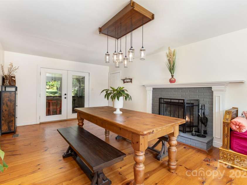 7015 Lavern Street, Charlotte, NC 28215.  MLS# CAR4260772, YatesRealty ID 33280. Dining Room with Fireplace (simulated fire)