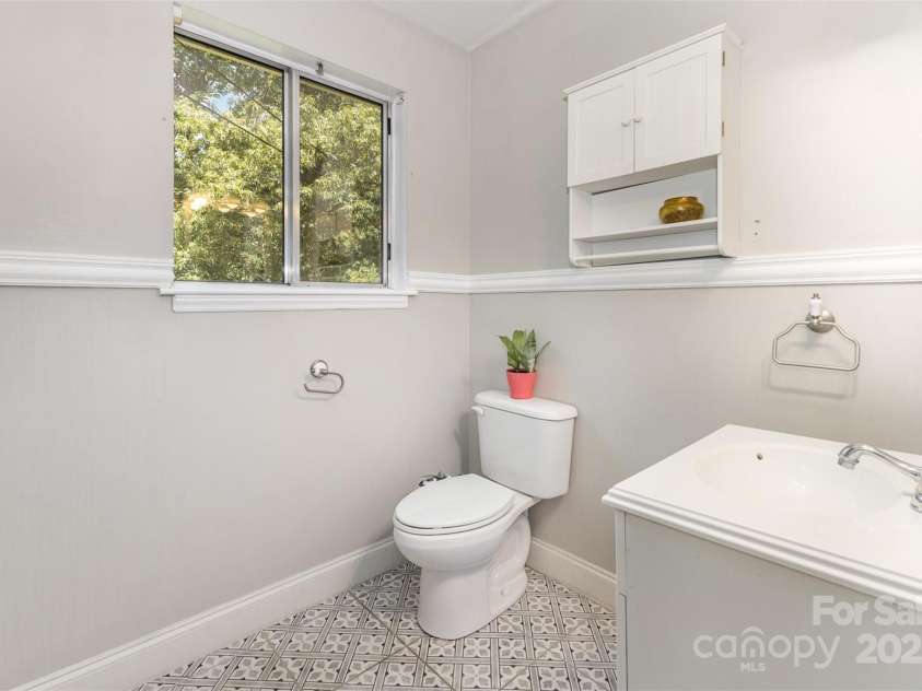 7015 Lavern Street, Charlotte, NC 28215.  MLS# CAR4260772, YatesRealty ID 33280. Full Bath (upper level)
