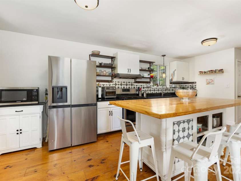 7015 Lavern Street, Charlotte, NC 28215.  MLS# CAR4260772, YatesRealty ID 33280. Kitchen (view from Living Room)