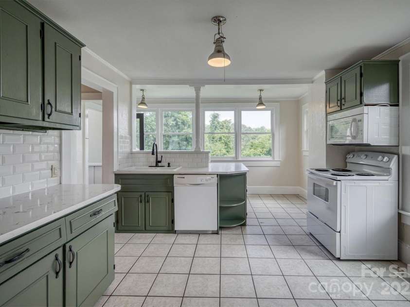 110 Patton Street, Morganton, NC 28655.  MLS# CAR4284548, YatesRealty ID 33281. 