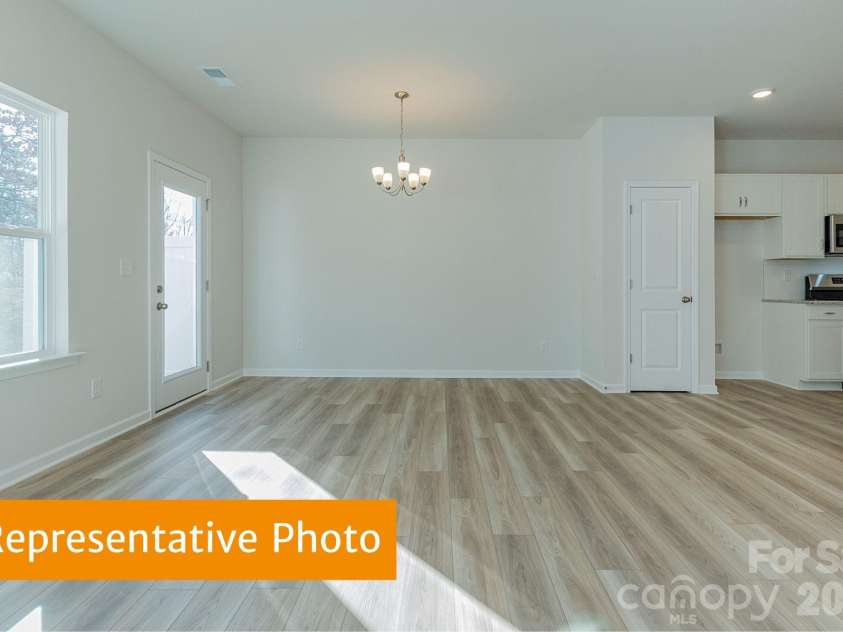 5640 Ringneck Road, Charlotte, NC 28216.  MLS# CAR4377315, YatesRealty ID 33281. Rutledge Dining Area