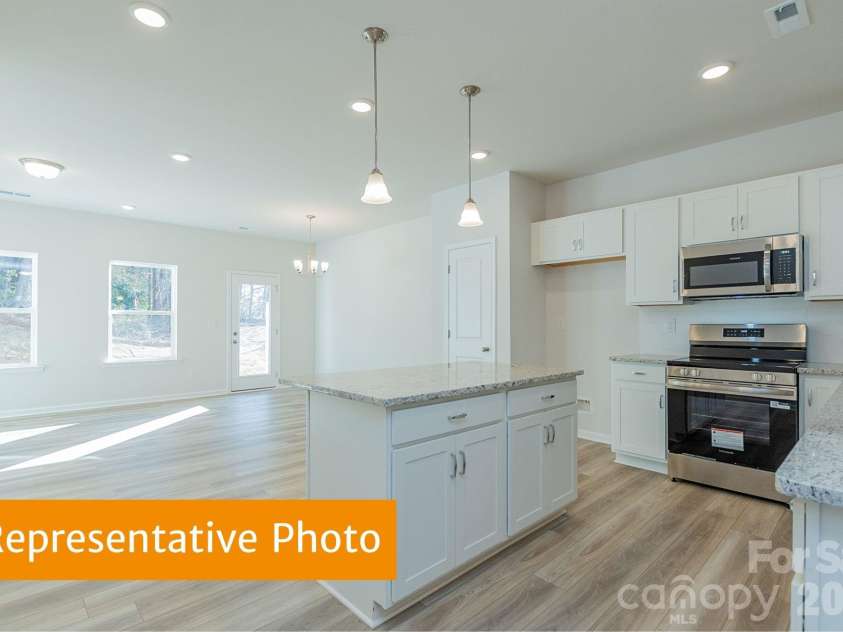 5640 Ringneck Road, Charlotte, NC 28216.  MLS# CAR4377315, YatesRealty ID 33281. Rutledge Kitchen