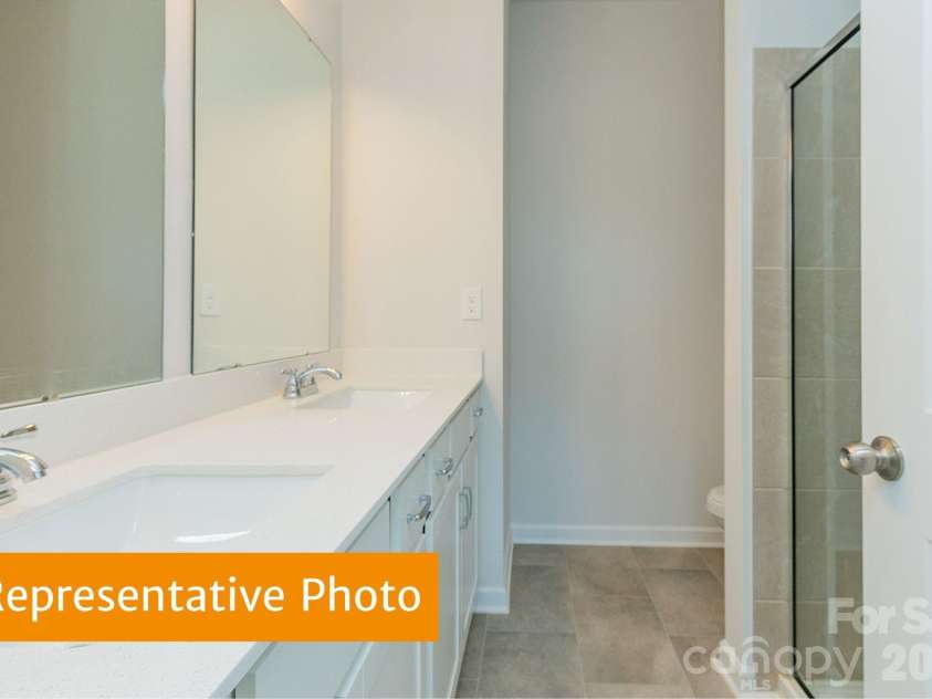 5640 Ringneck Road, Charlotte, NC 28216.  MLS# CAR4377315, YatesRealty ID 33281. Rutledge Primary Bath