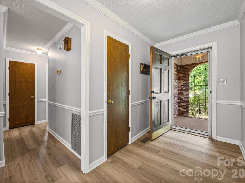 504 Carson Road, Gastonia, NC 28052.  MLS# CAR4377529, YatesRealty ID 33282. Entryway