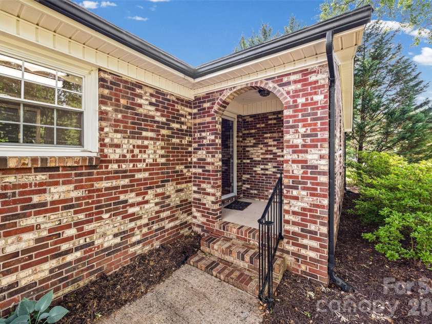 504 Carson Road, Gastonia, NC 28052.  MLS# CAR4377529, YatesRealty ID 33282. Front Porch