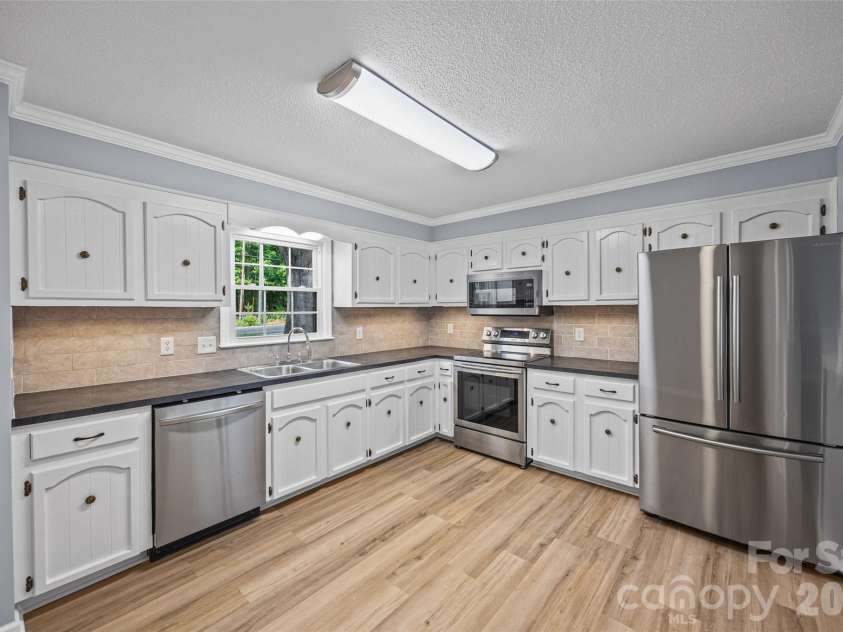 504 Carson Road, Gastonia, NC 28052.  MLS# CAR4377529, YatesRealty ID 33282. Kitchen