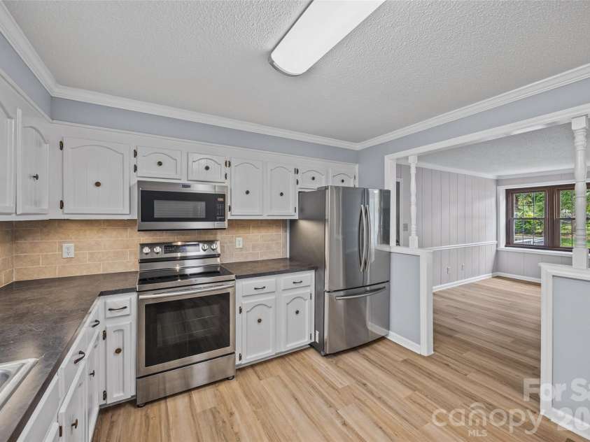 504 Carson Road, Gastonia, NC 28052.  MLS# CAR4377529, YatesRealty ID 33282. Kitchen