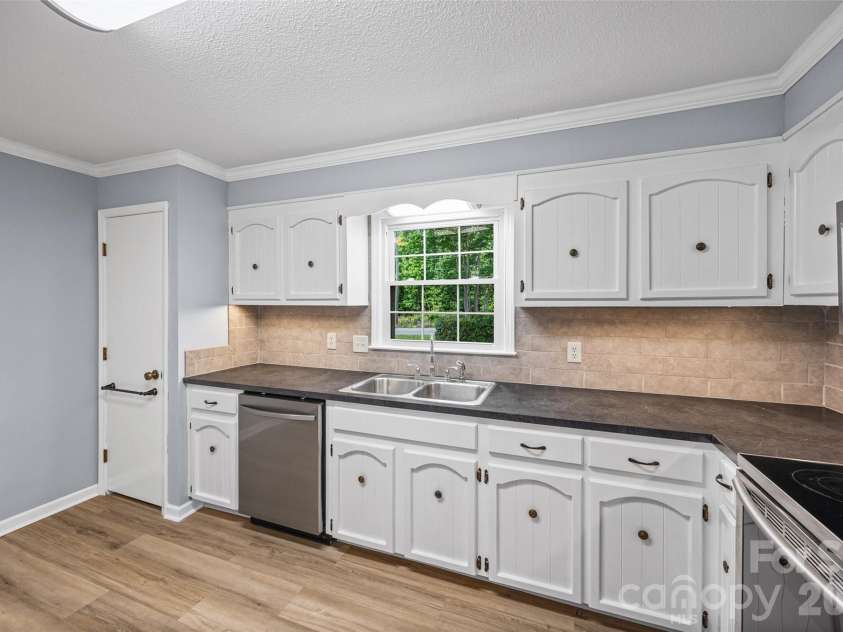 504 Carson Road, Gastonia, NC 28052.  MLS# CAR4377529, YatesRealty ID 33282. Kitchen