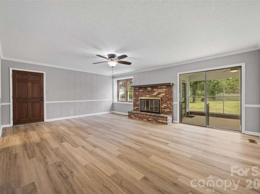504 Carson Road, Gastonia, NC 28052.  MLS# CAR4377529, YatesRealty ID 33282. Living Room