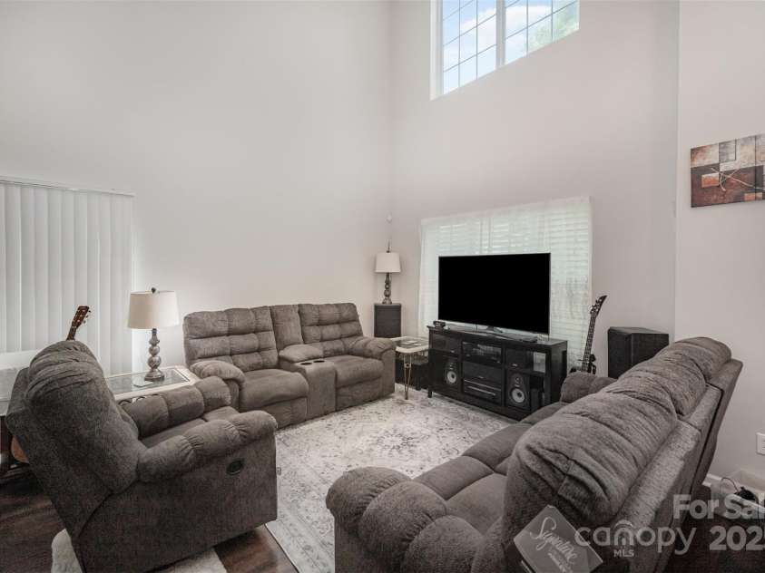3037 Summerfield Ridge Lane, Matthews, NC 28105.  MLS# CAR4288301, YatesRealty ID 33283. 2-story great room!