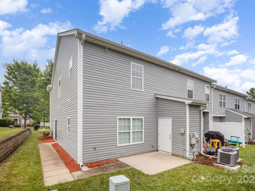 3037 Summerfield Ridge Lane, Matthews, NC 28105.  MLS# CAR4288301, YatesRealty ID 33283. Back of unit