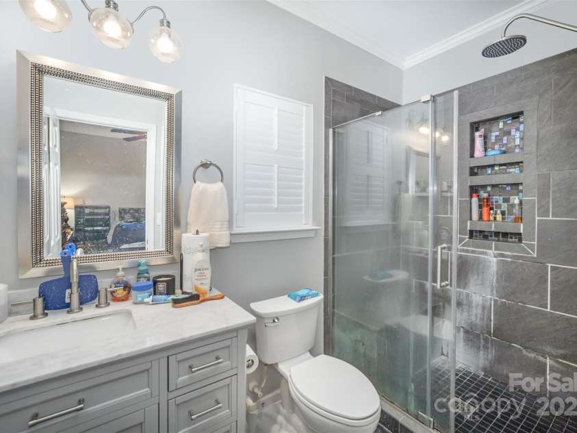 3037 Summerfield Ridge Lane, Matthews, NC 28105.  MLS# CAR4288301, YatesRealty ID 33283. Primary en suite