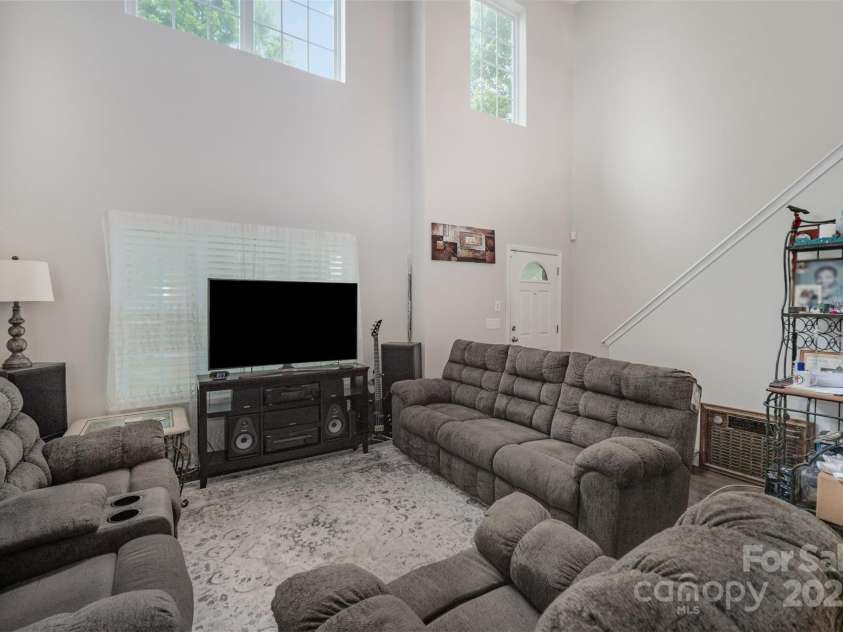 3037 Summerfield Ridge Lane, Matthews, NC 28105.  MLS# CAR4288301, YatesRealty ID 33283. Spacious