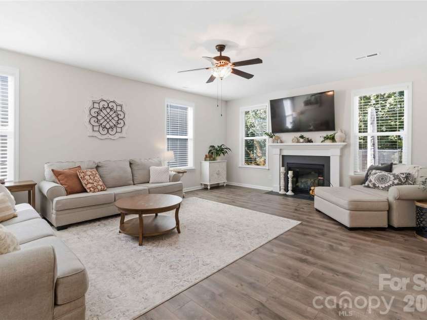 961 Stebbins Drive, Fort Mill, SC 29715.  MLS# CAR4378300, YatesRealty ID 33283. 
