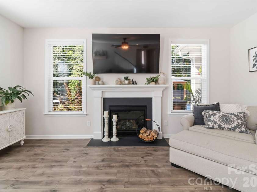 961 Stebbins Drive, Fort Mill, SC 29715.  MLS# CAR4378300, YatesRealty ID 33283. 