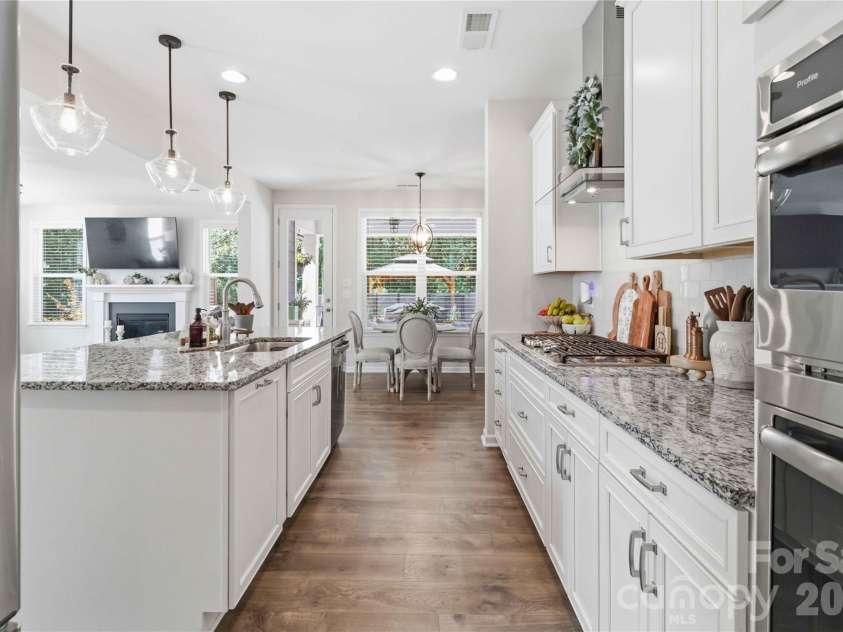 961 Stebbins Drive, Fort Mill, SC 29715.  MLS# CAR4378300, YatesRealty ID 33283. 