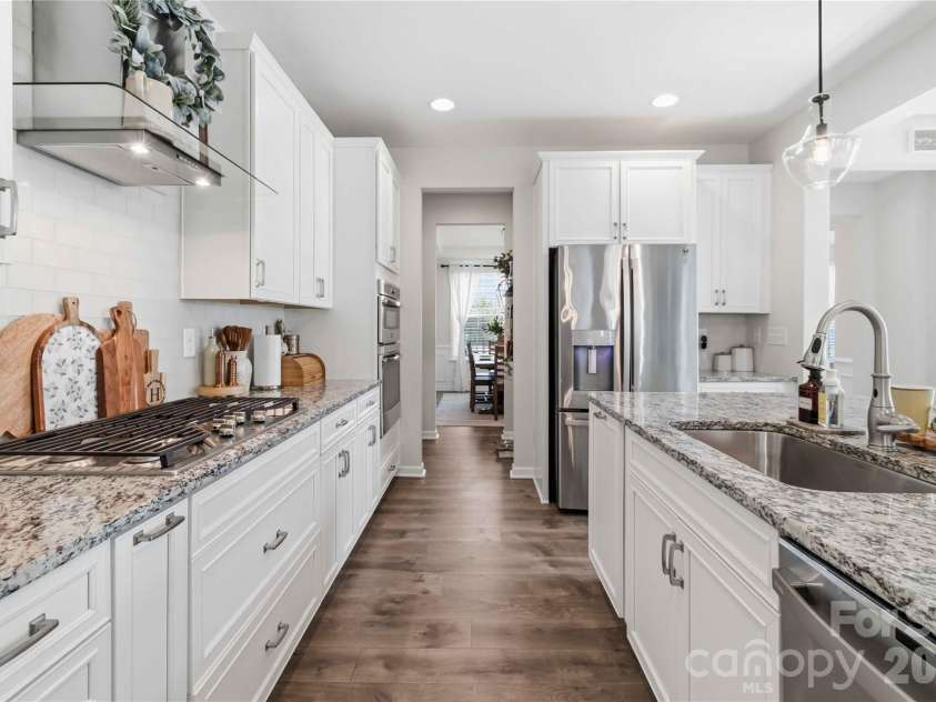961 Stebbins Drive, Fort Mill, SC 29715.  MLS# CAR4378300, YatesRealty ID 33283. 