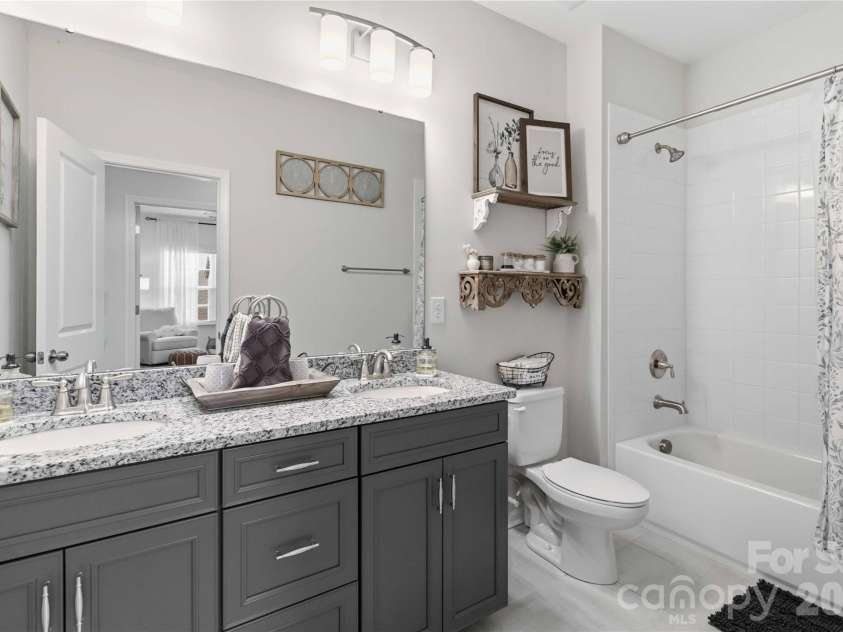961 Stebbins Drive, Fort Mill, SC 29715.  MLS# CAR4378300, YatesRealty ID 33283. 