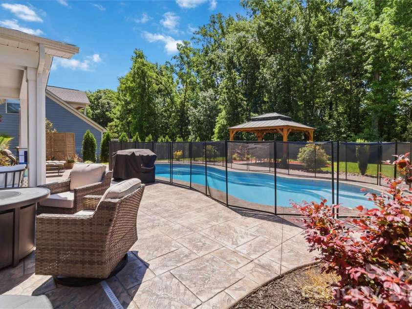 961 Stebbins Drive, Fort Mill, SC 29715.  MLS# CAR4378300, YatesRealty ID 33283. 