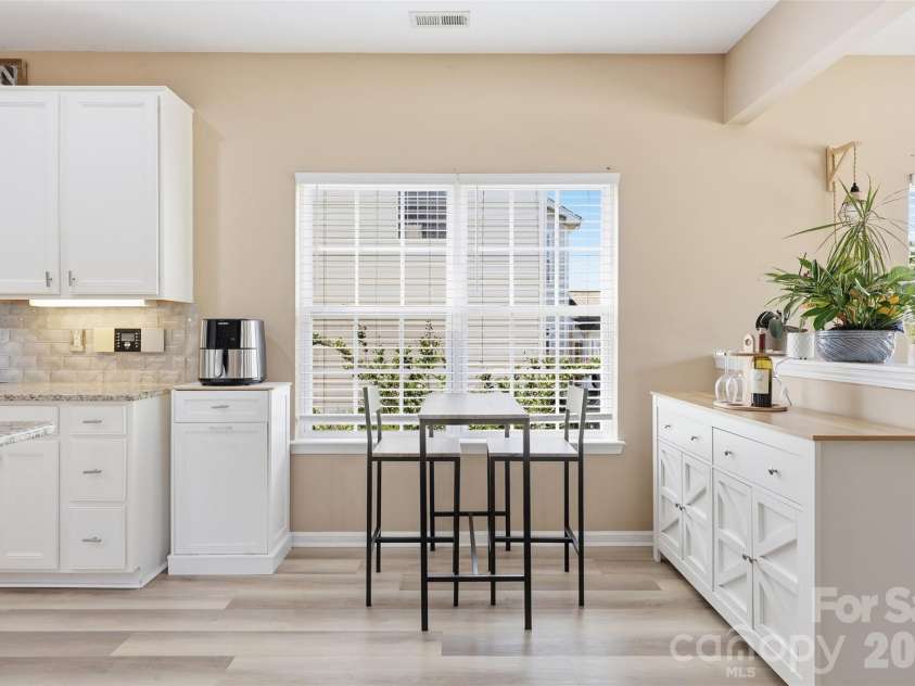 13156 Wilburn Park Lane, Indian Land, SC 29707.  MLS# CAR4378248, YatesRealty ID 33284. Breakfast nook