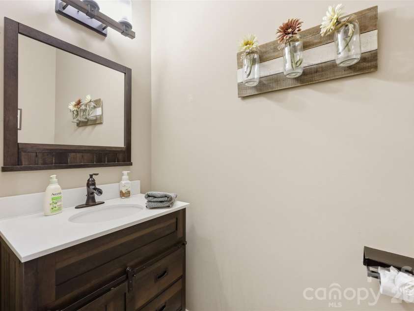13156 Wilburn Park Lane, Indian Land, SC 29707.  MLS# CAR4378248, YatesRealty ID 33284. Half bath