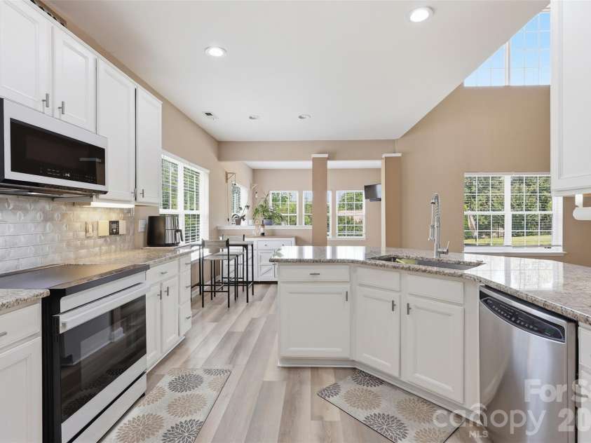 13156 Wilburn Park Lane, Indian Land, SC 29707.  MLS# CAR4378248, YatesRealty ID 33284. Kitchen