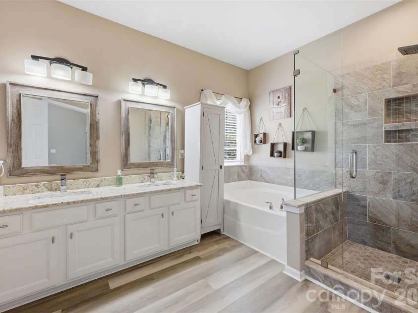 13156 Wilburn Park Lane, Indian Land, SC 29707.  MLS# CAR4378248, YatesRealty ID 33284. Primary ensuite