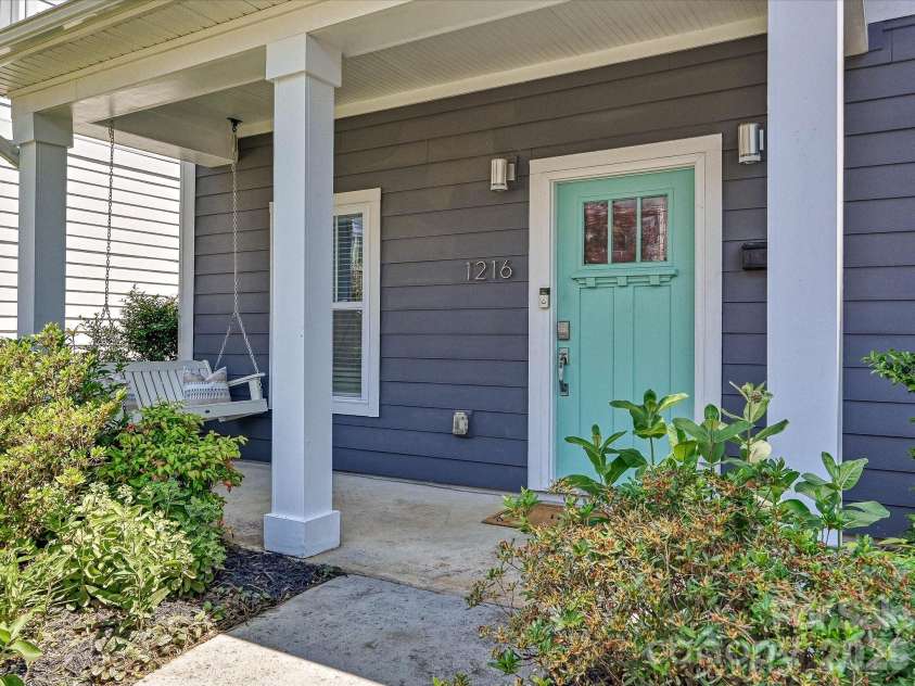 1216 Lomax Avenue, Charlotte, NC 28211.  MLS# CAR4381287, YatesRealty ID 33285. 