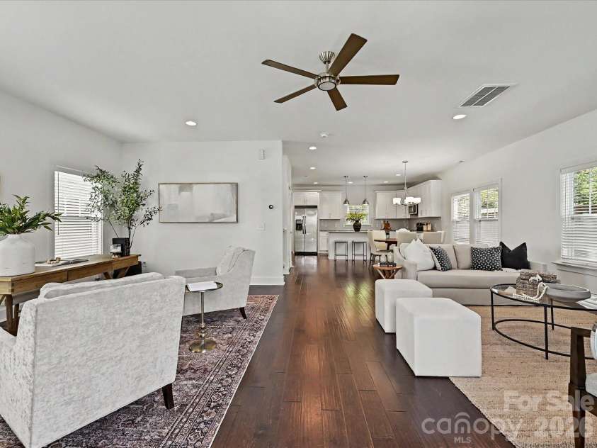 1216 Lomax Avenue, Charlotte, NC 28211.  MLS# CAR4381287, YatesRealty ID 33285. 