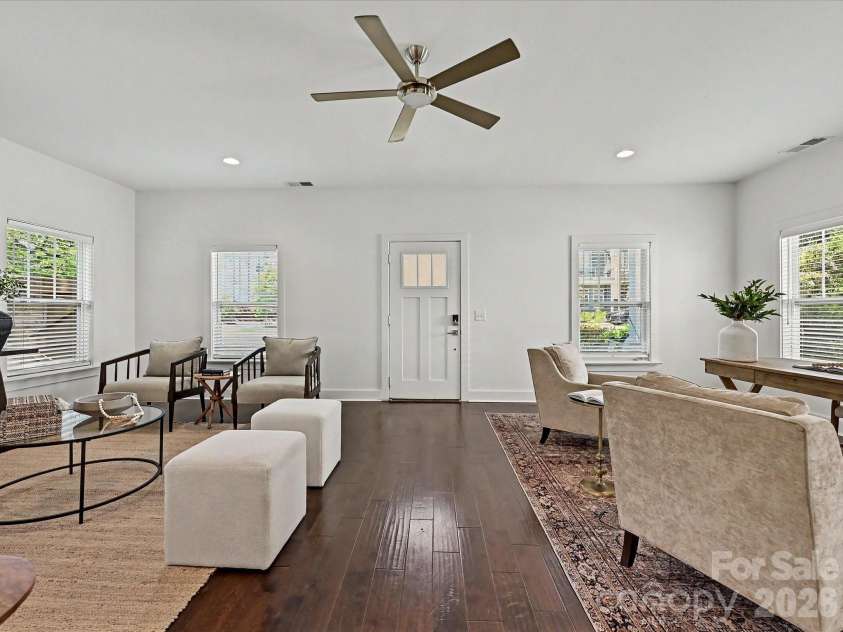 1216 Lomax Avenue, Charlotte, NC 28211.  MLS# CAR4381287, YatesRealty ID 33285. 