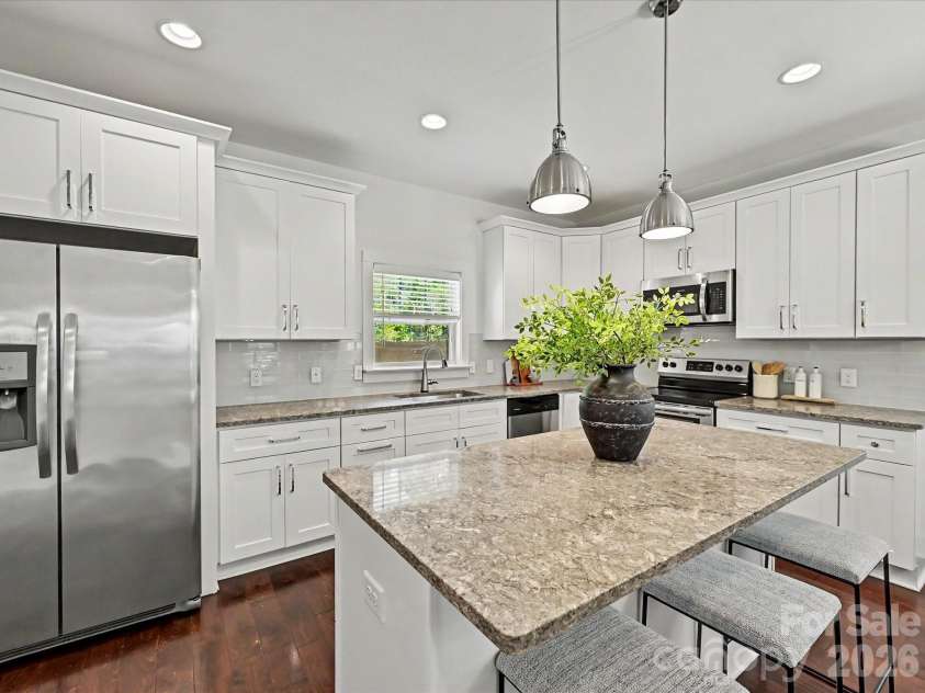 1216 Lomax Avenue, Charlotte, NC 28211.  MLS# CAR4381287, YatesRealty ID 33285. 