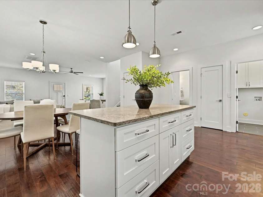 1216 Lomax Avenue, Charlotte, NC 28211.  MLS# CAR4381287, YatesRealty ID 33285. 
