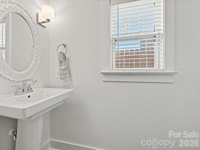 1216 Lomax Avenue, Charlotte, NC 28211.  MLS# CAR4381287, YatesRealty ID 33285. 