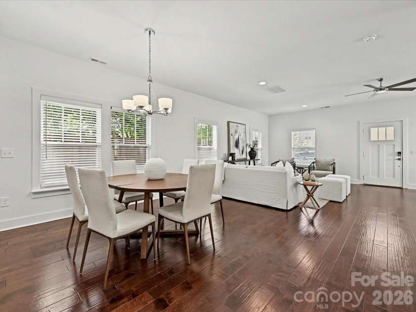 1216 Lomax Avenue, Charlotte, NC 28211.  MLS# CAR4381287, YatesRealty ID 33285. 