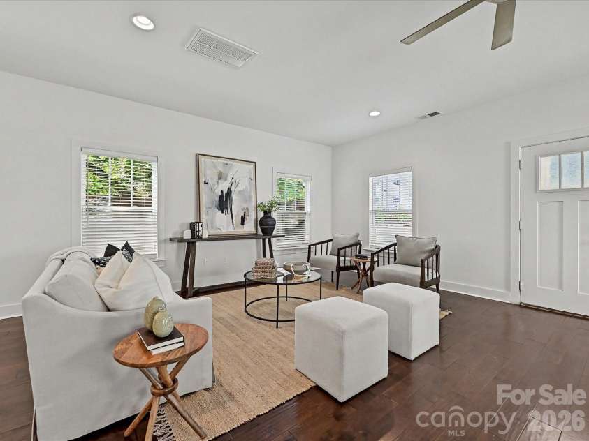 1216 Lomax Avenue, Charlotte, NC 28211.  MLS# CAR4381287, YatesRealty ID 33285. 
